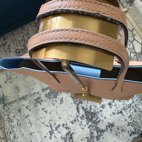 🎄LARGE EUC TAN GUCCI SWING TOTE 12”H x 19”L x 6”D - Picture 8 of 12